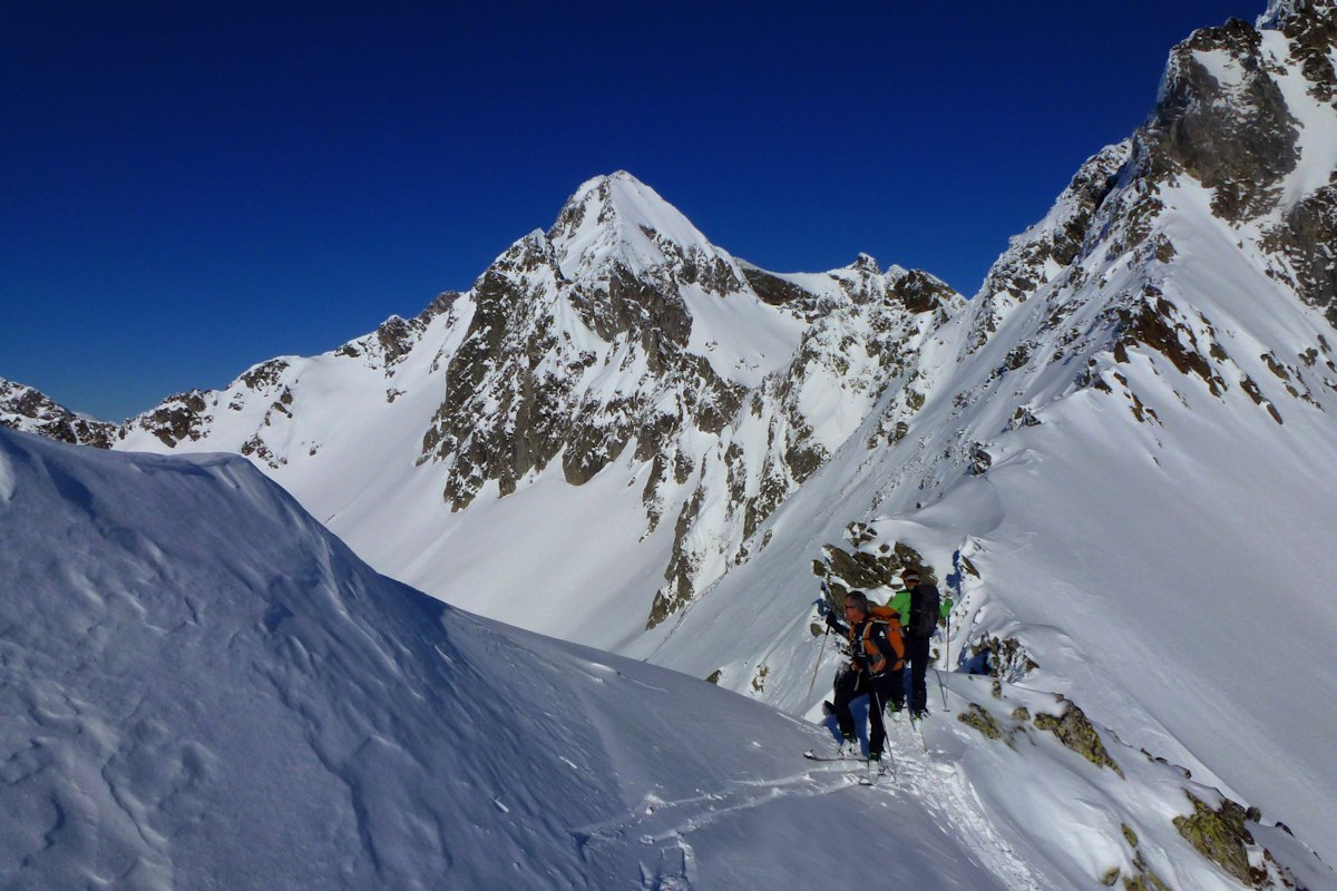 #13 Sur la crête : Sous le Pic Nord du Merlet et devant l Sur la crête : Sous le Pic Nord du Merlet et devant l'imposante Pointe du Bacheux.