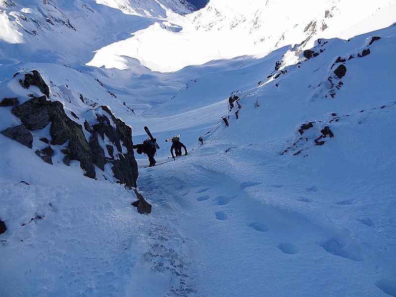 #5 Sortie de la Passoire : Sortie difficile sans les crampons mais le col est juste là. Sortie de la Passoire : Sortie difficile sans les crampons mais le col est juste là.