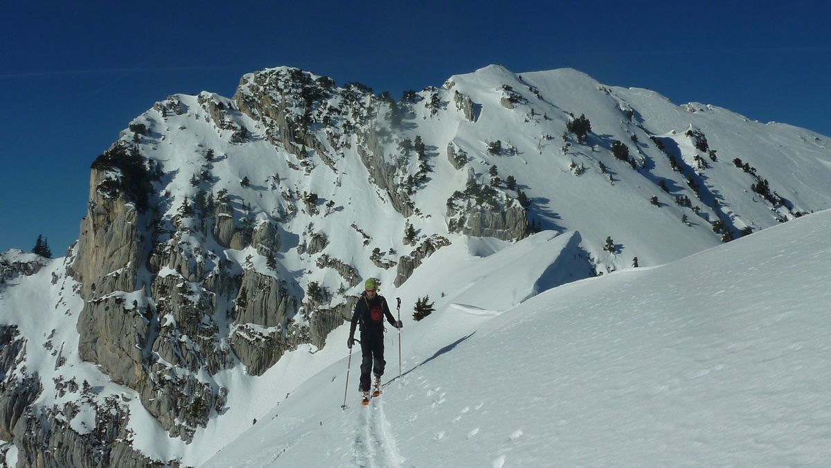 #28 col de Bellefont : ça commence à etre pas mal tracée là derriere... col de Bellefont : ça commence à etre pas mal tracée là derriere...