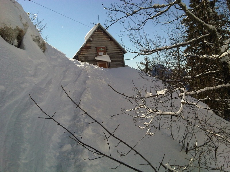 #14 Cabane de Bellefont : Le charme Chartrousien Cabane de Bellefont : Le charme Chartrousien