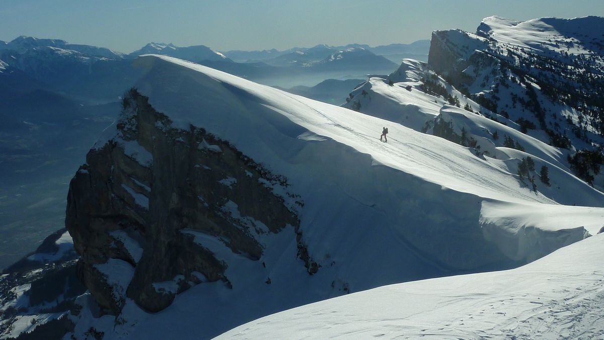 #30 Dome de Bellefont : attention, les corniches sont enormes Dome de Bellefont : attention, les corniches sont enormes