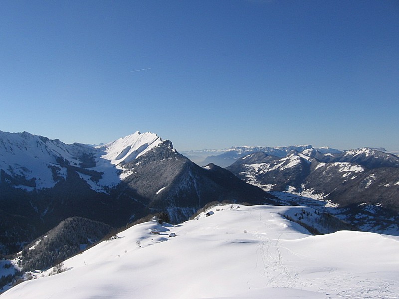 #10 plan de la limace : En fond la dent d plan de la limace : En fond la dent d'arclusaz, tracé semble t-il jusqu'au col.