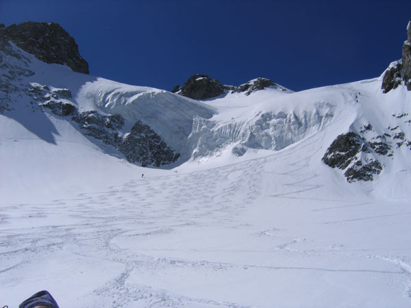 #4 L L'Agneau Blanc : On voit bien la barre et sa "faiblesse" sur la droite au dessus des rochers !
