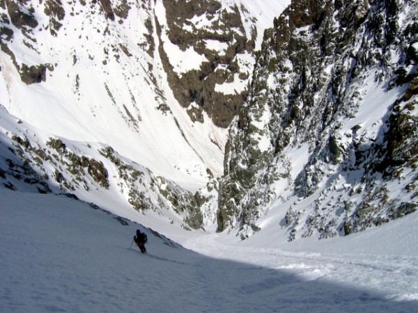 Descente couloir : Ensuite, c'est parti pour une superbe descente... régalade!