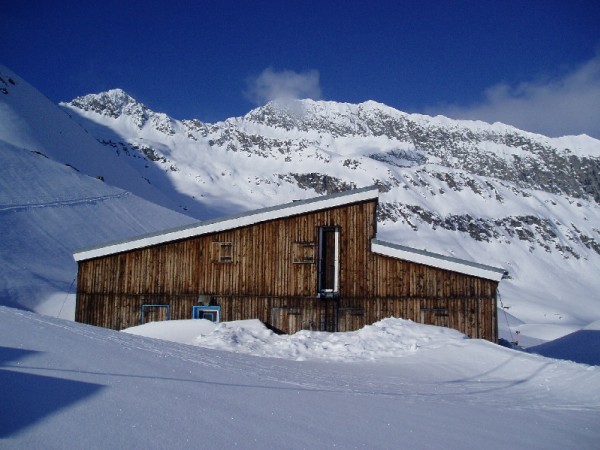 #1 Refuge : Le refuge du "Clan des Gouilles" est bien placé; la prochaine fois on coupe la course en deux et on y couche... Refuge : Le refuge du "Clan des Gouilles" est bien placé; la prochaine fois on coupe la course en deux et on y couche...