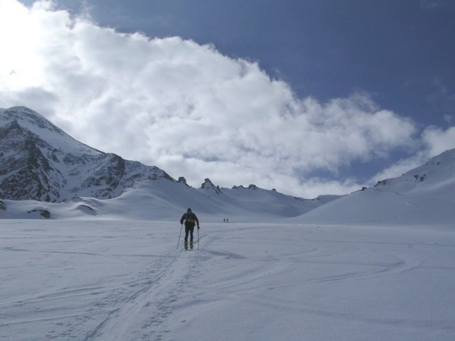 #1 Sous le Roc du Blanchon : Les nuages se déchirent et laissent apparaitre à gauche le dôme des Nants Sous le Roc du Blanchon : Les nuages se déchirent et laissent apparaitre à gauche le dôme des Nants