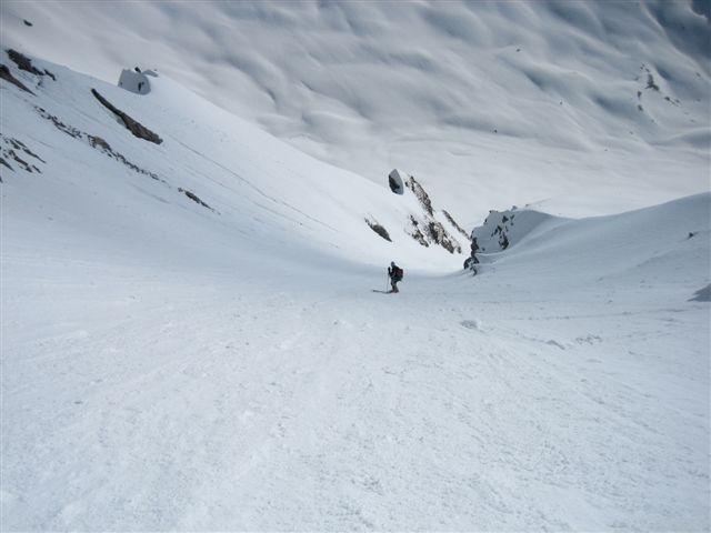 #1 Couloir E/NE : A mi pente du couloir Couloir E/NE : A mi pente du couloir