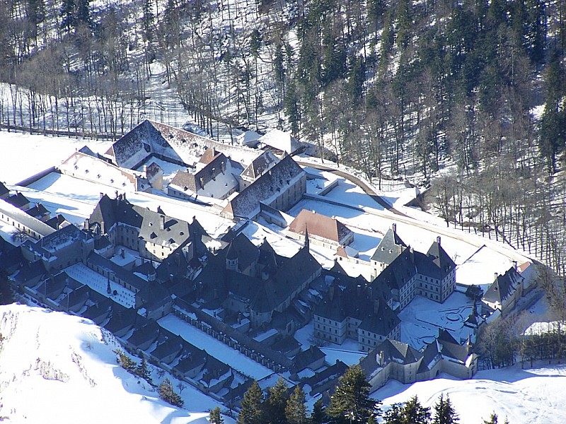 #6 Grand Som- Petit Som : Le couvent de la Grande Chartreuse, vue plongeante du sommet du Grand Som. Grand Som- Petit Som : Le couvent de la Grande Chartreuse, vue plongeante du sommet du Grand Som.