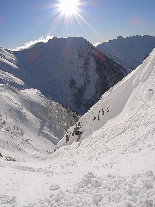 Courbe : Un bonheur de skier ce couloir : pas trop étroit, des pentes pas trop raides, un peu sinueux, et beaucoup moins avalancheux que les grands versants nord ou ouest.