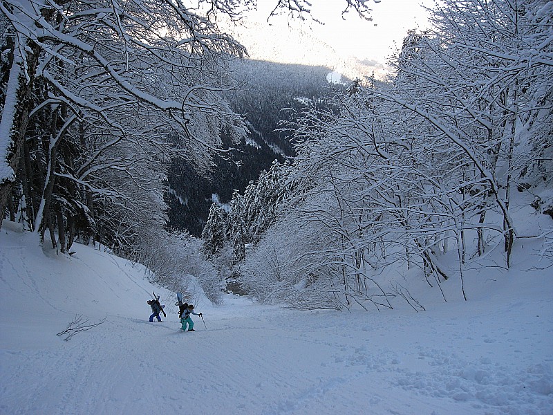 Ruisseau : Un ruisseau à fond plat, assez large pour bien skier, pourvu que la neige soit aussi bonne que ce jour là !