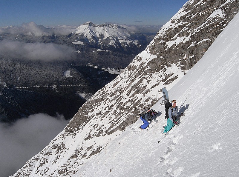 Traversée : A la moitié de l'ascension, une traversée de 10m à 45° pour changer de couloir