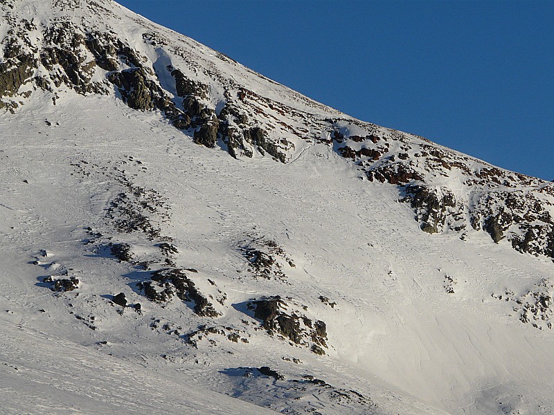 #2 Pas de la Mine (Zoom) : Pour y voir de plus près...
On remarque une trace bien nette,
mais déchaussage nécessaire, il semble en grossissant à fond qu Pas de la Mine (Zoom) : Pour y voir de plus près...
On remarque une trace bien nette,
mais déchaussage nécessaire, il semble en grossissant à fond qu'on aperçoive une silhouette qui s'apprête à descendre