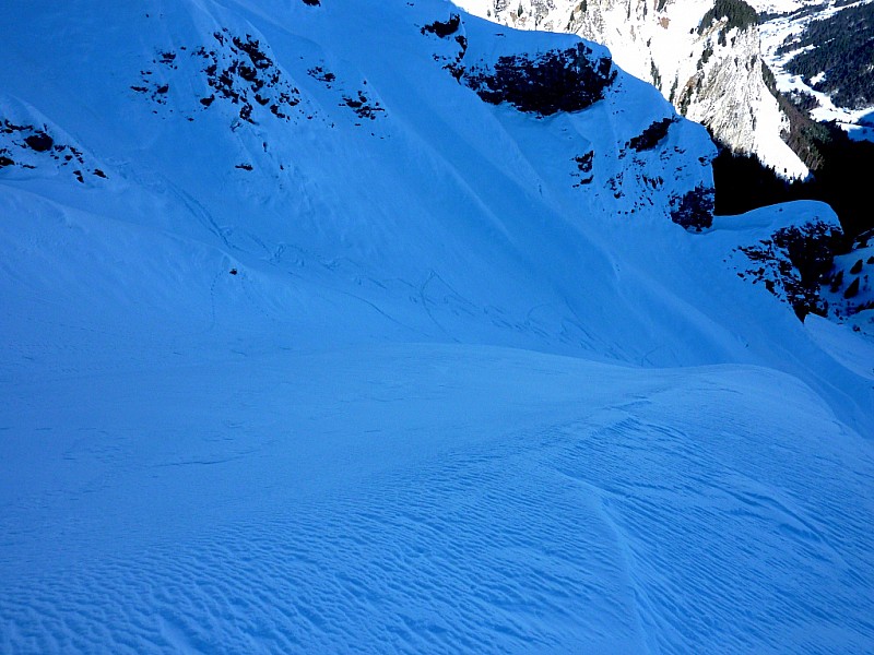 #6 jonction avec le couloir : Traces de deux skieurs qui sont montés jusqu jonction avec le couloir : Traces de deux skieurs qui sont montés jusqu'à la partie raide.