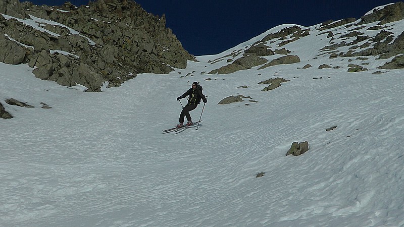 2650m : joli couloir bien soutenue sur 300m