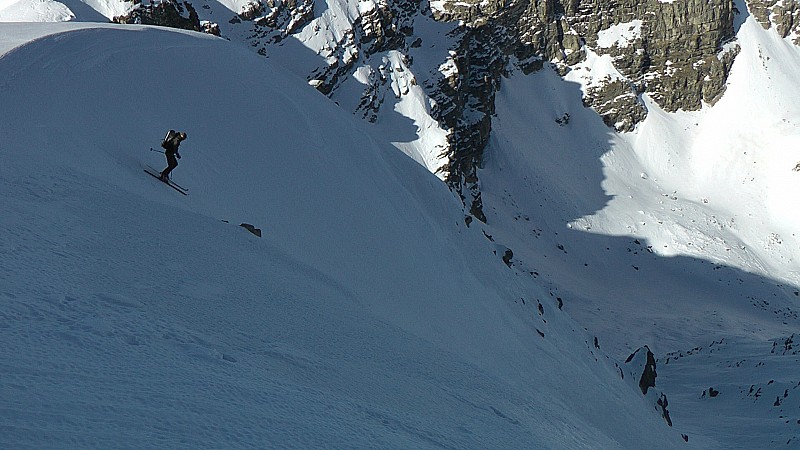 #19 2800m : haut du couloir, neige dure lisse 2800m : haut du couloir, neige dure lisse