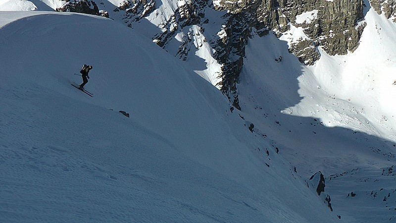 2800m : haut du couloir, neige dure lisse