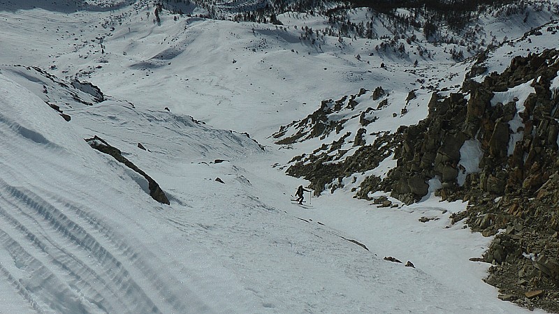 #31 2750m : puis neige transfo à peine décaillée à cause du vent 2750m : puis neige transfo à peine décaillée à cause du vent