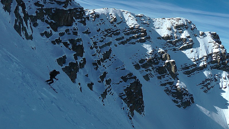 2650m : poudre tassée et quelques plaques bien dures