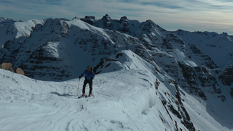 #26 2830m : près du sommet avec en A/R plan Sanguinerette et son couloir N d 2830m : près du sommet avec en A/R plan Sanguinerette et son couloir N d'où on vient