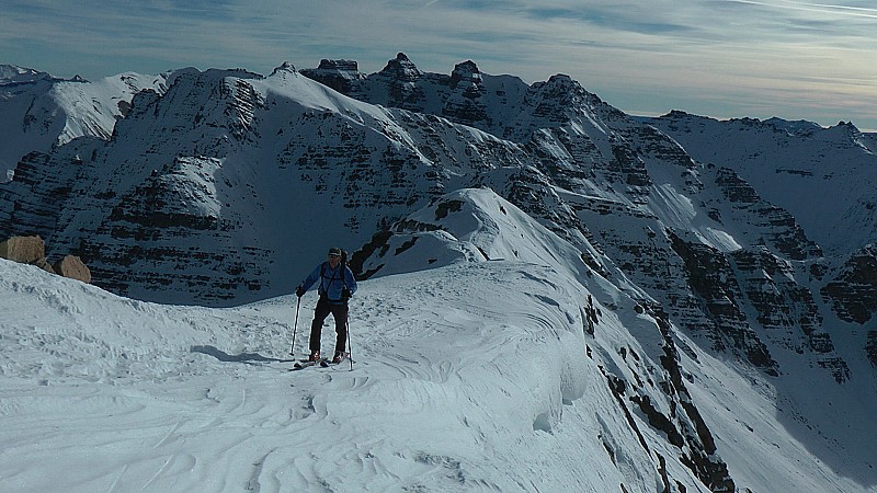 2830m : près du sommet avec en A/R plan Sanguinerette et son couloir N d'où on vient