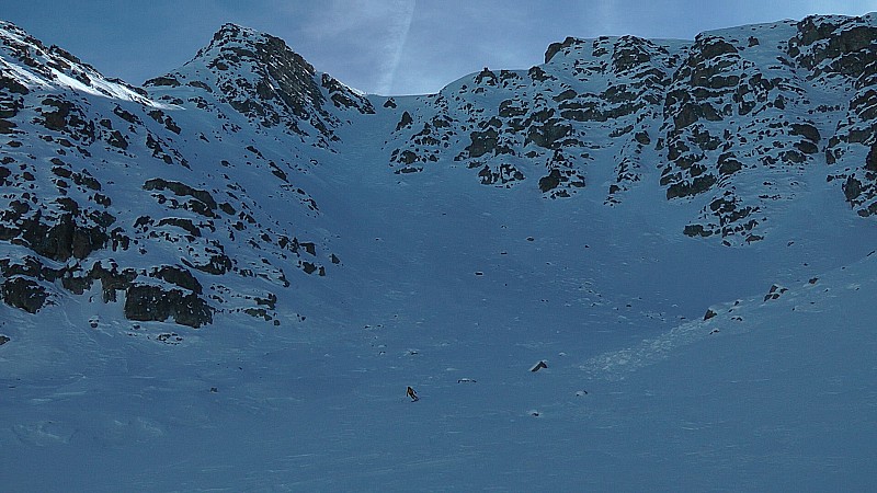 #23 2550m : sur le bas du couloir N: on peut se lâcher 2550m : sur le bas du couloir N: on peut se lâcher