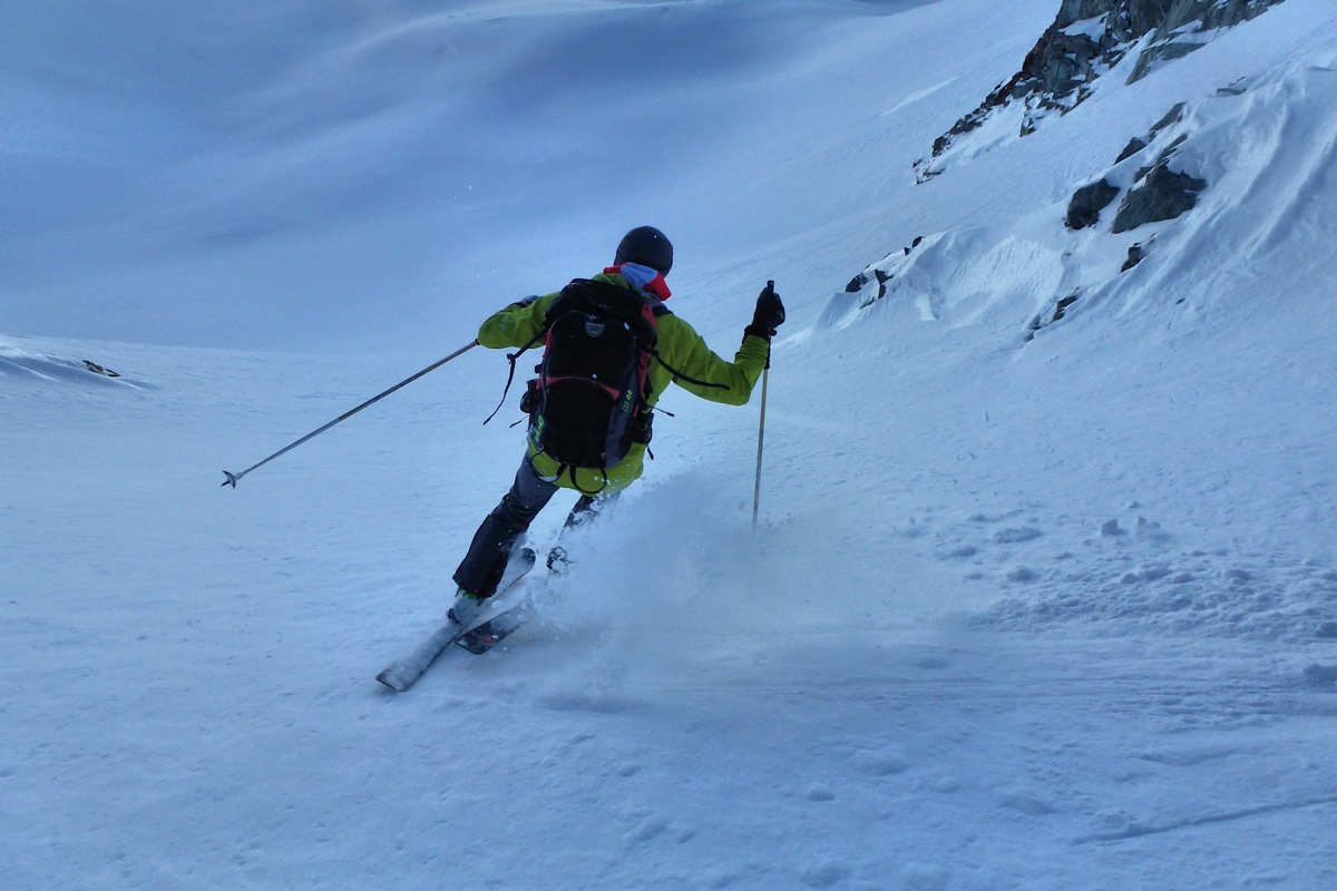 #13 Brèche du Villonet versant N : Patrick dans le bas du couloir. Brèche du Villonet versant N : Patrick dans le bas du couloir.