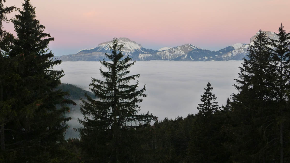#1 Départ au petit matin : La chartreuse au dessus de la mer de nuages Départ au petit matin : La chartreuse au dessus de la mer de nuages
