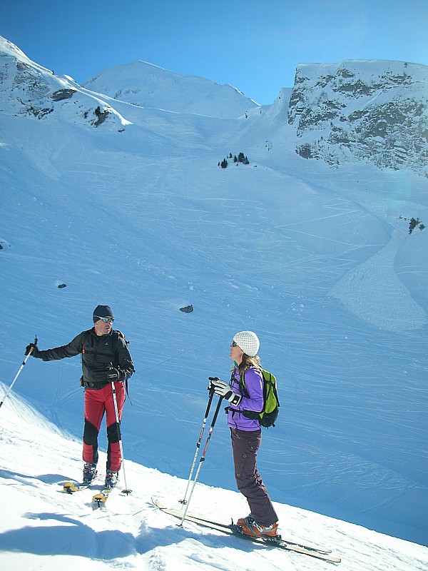 #4 Combe des Porthets : Perrine et Gégé devant la Combe des Porthets - Une belle purge a touché la trace de montée ... Combe des Porthets : Perrine et Gégé devant la Combe des Porthets - Une belle purge a touché la trace de montée ...
