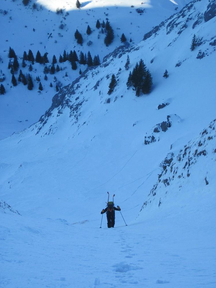 #4 Le début des hostilités : Fini les skis aux pieds. Le début des hostilités : Fini les skis aux pieds.