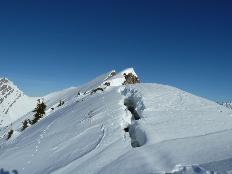 #13 Arces : Grosses corniches en versant E Arces : Grosses corniches en versant E