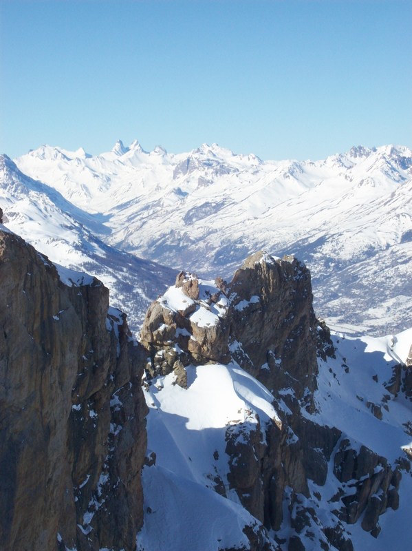 #2 Au dessus de l Au dessus de l'arête nord : vue vers le Lautaret, les Aiguilles d'Arve, le massif des Cerces.