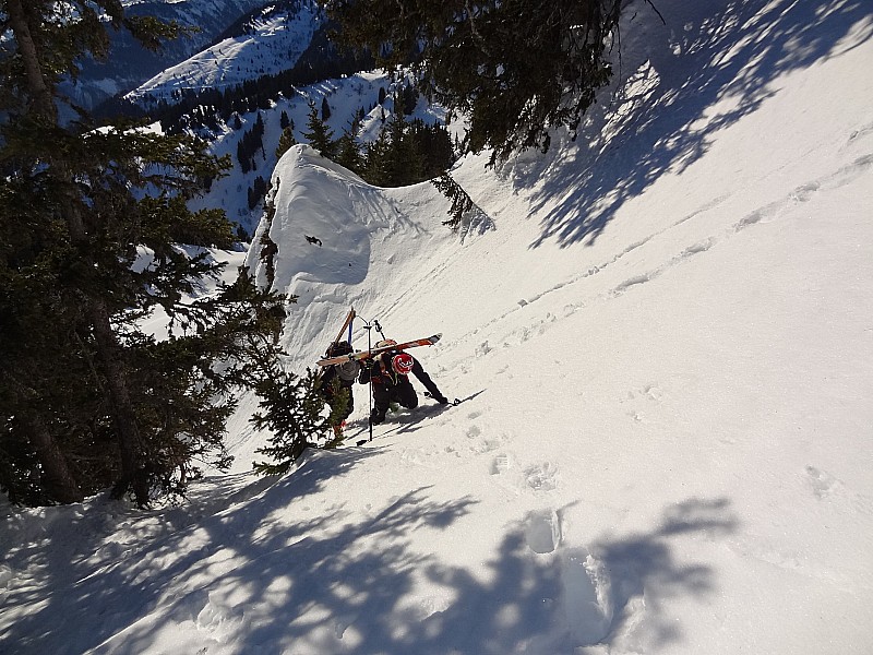 #2 Un petit couloir : Cinquante ans d Un petit couloir : Cinquante ans d'écart mais la même motiv'