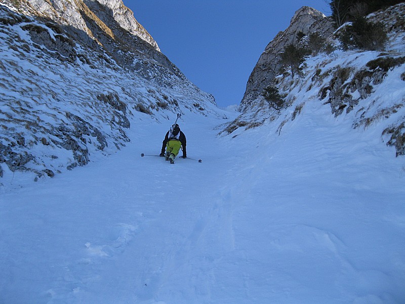 #10 Tentative dans le couloir W, mais on renonce car neige trop dure Tentative dans le couloir W, mais on renonce car neige trop dure