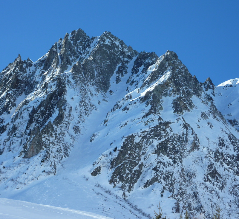 #4 Couloir rectiligne du Vallorin : Pas de trace, semble en condition Couloir rectiligne du Vallorin : Pas de trace, semble en condition