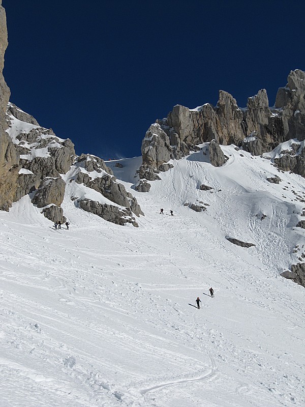 #2 Aux pieds du col : Vent fort au col. Neige dure sous les skis. Aux pieds du col : Vent fort au col. Neige dure sous les skis.