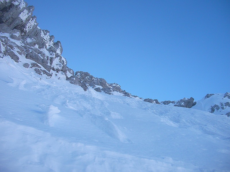 #2 Départ dans le raide : La neige est bien travaillée par le vent. Bonheur assurée en descente! Départ dans le raide : La neige est bien travaillée par le vent. Bonheur assurée en descente!
