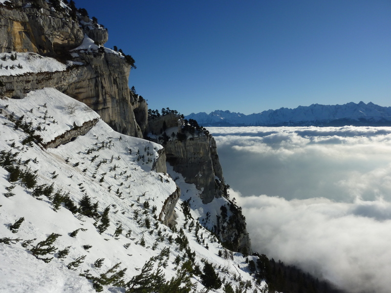 #8 Cirque de l Cirque de l'Aulp du Seuil : Vue vers l'Est, vallée du Grésivaudan sous la grisaille ;-)