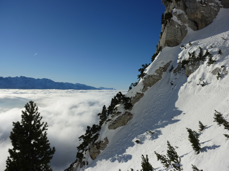 #6 Cirque de l Cirque de l'Aulp du Seuil : Falaise, mer de nuage et soleil, que demander de plus ?!