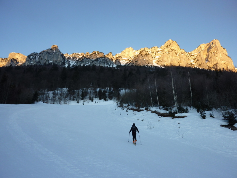 #3 Montée par les pistes : Les crêtes dorées ... une belle journée en perspective. Montée par les pistes : Les crêtes dorées ... une belle journée en perspective.