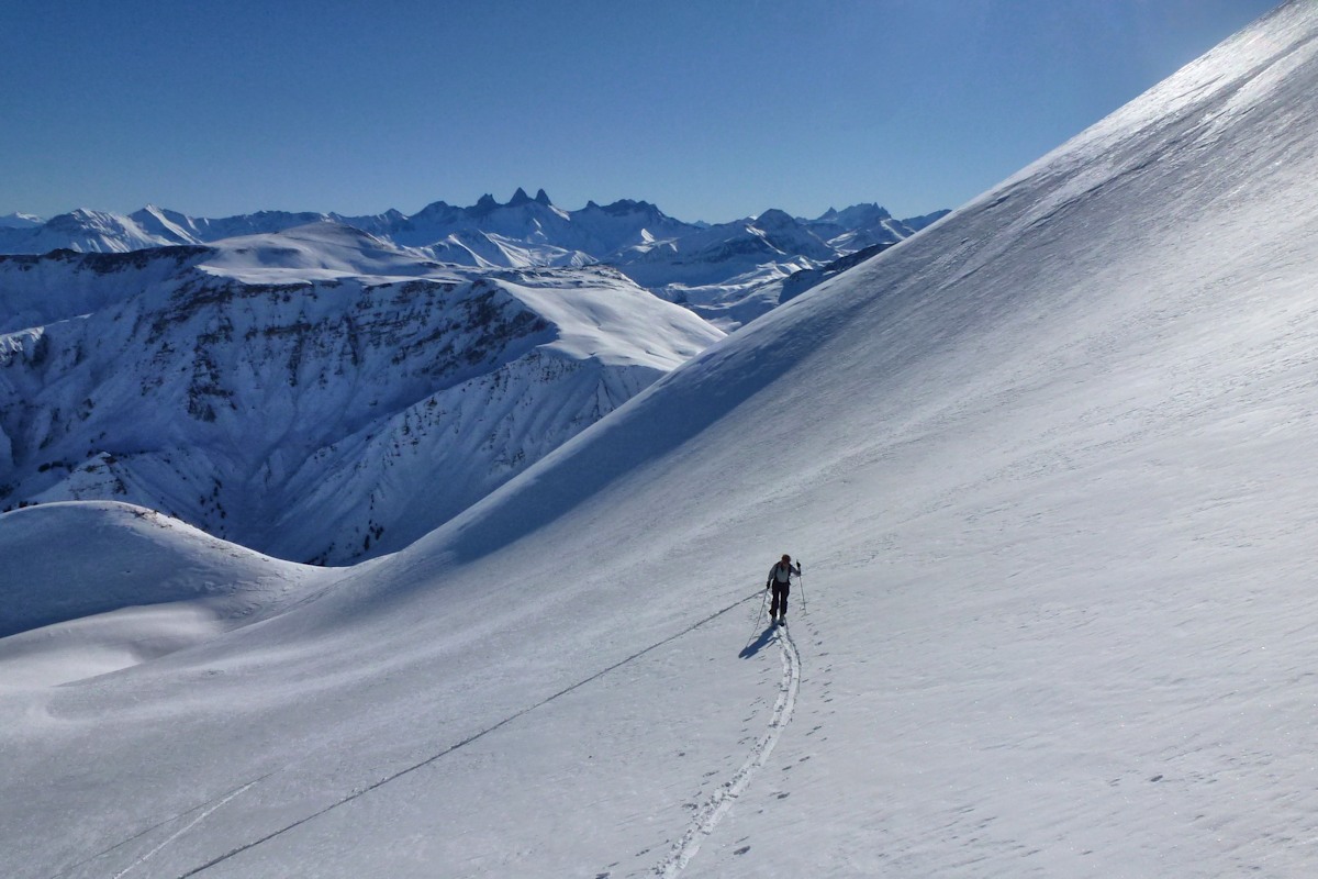 #6 Des immensités vierges : Avec les Aiguilles d Des immensités vierges : Avec les Aiguilles d'Arves et la Meije en toile de fond.