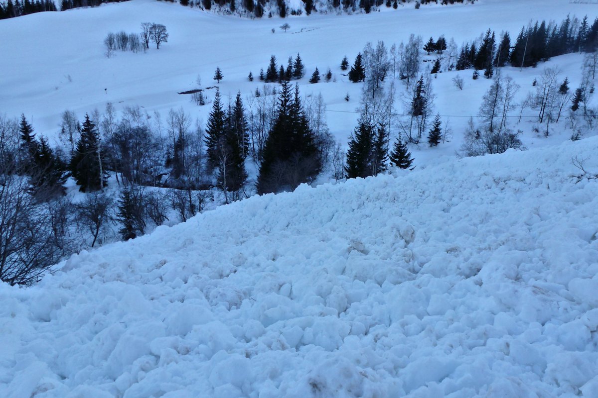 #1 A la base du couloir : Enorme avalanche. A la base du couloir : Enorme avalanche.
