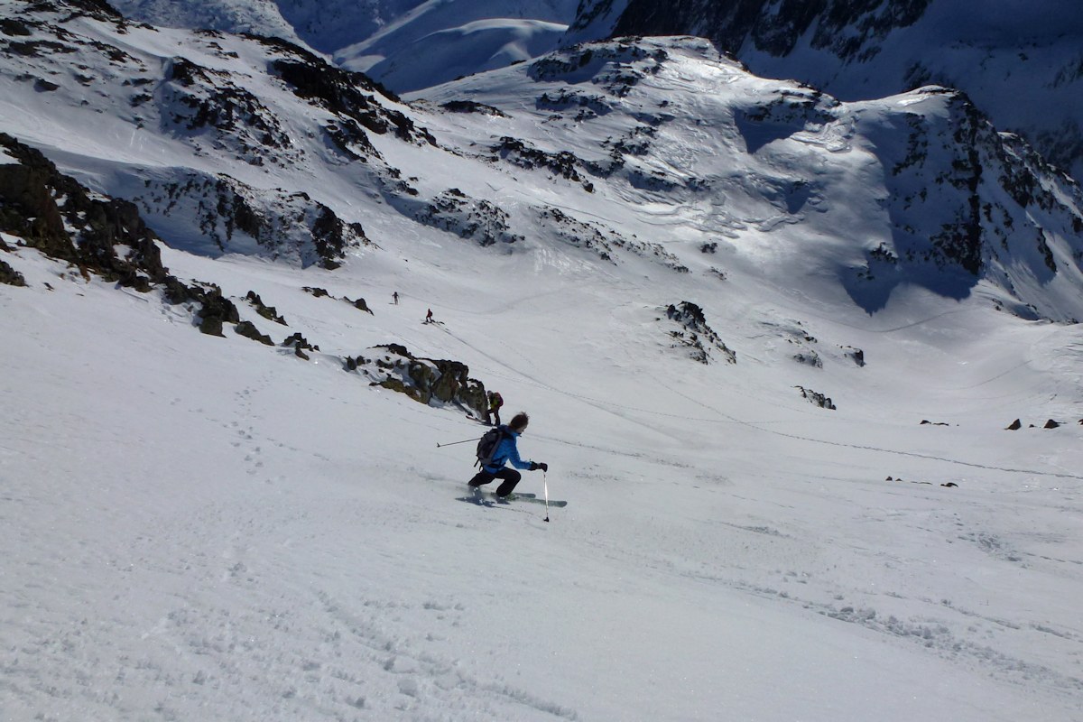 #14 Descente versant Sud : Neige bien dure sous le sommet, puis moquette. Descente versant Sud : Neige bien dure sous le sommet, puis moquette.