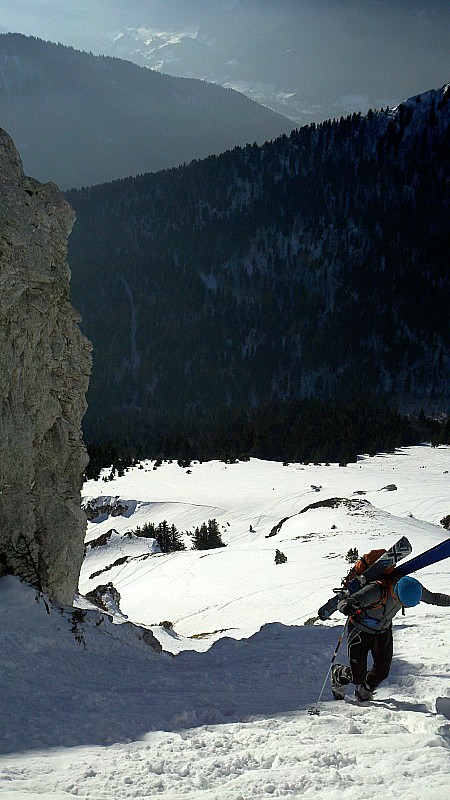 #3 Couloir W : Ca se descend bien moyennant 2m d Couloir W : Ca se descend bien moyennant 2m d'escalier (herbe).
