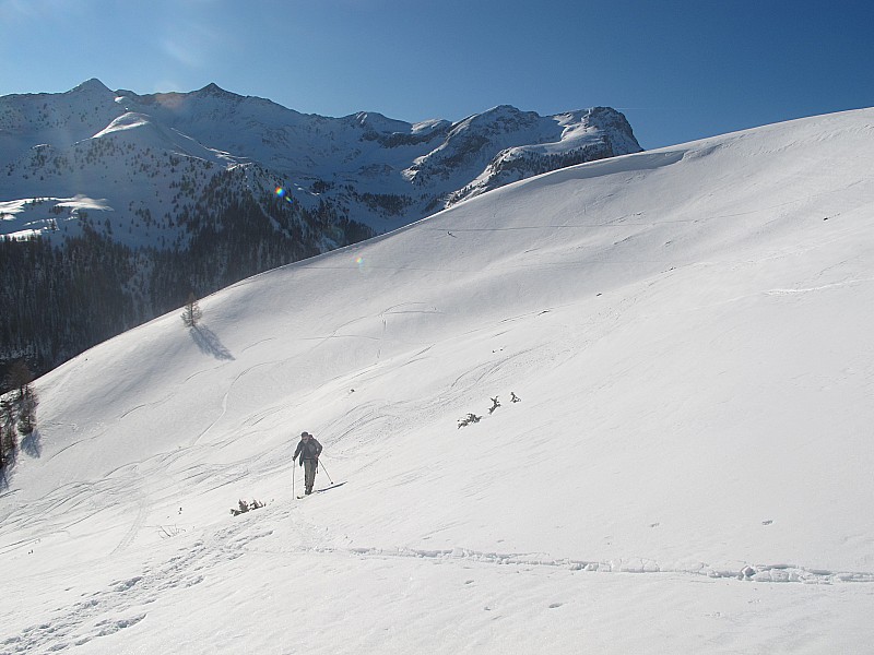 #1 Montée à la petite Autane : Vers la cote 2000 m dans la montée sud. Montée à la petite Autane : Vers la cote 2000 m dans la montée sud.