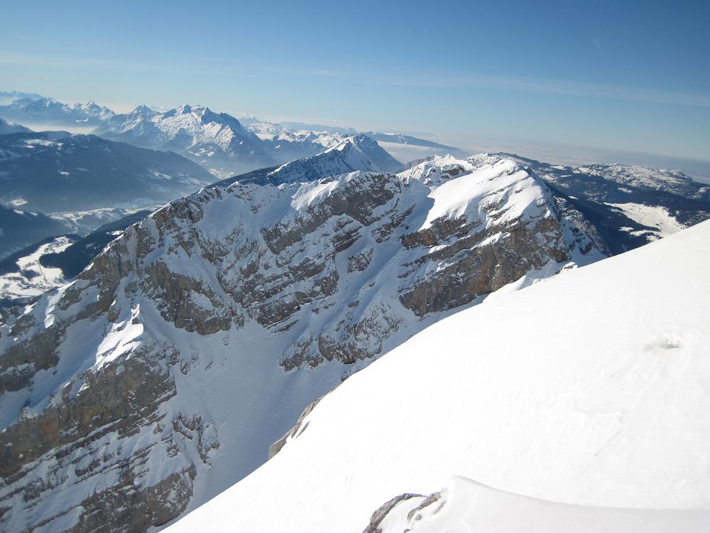 #9 Face Nord Est du Jalouvre : La rampe manque encore un peu de neige. Face Nord Est du Jalouvre : La rampe manque encore un peu de neige.
