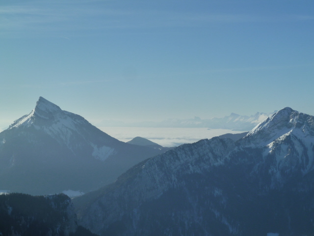 #4 Chamechaude : Grenoble dans la crasse, le Vercors au loin Chamechaude : Grenoble dans la crasse, le Vercors au loin