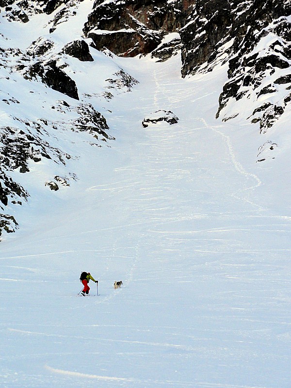 #6 Le petit couloir secondaire : Bon en bas mais toujours soufllé et tassé par le vent en haut Le petit couloir secondaire : Bon en bas mais toujours soufllé et tassé par le vent en haut