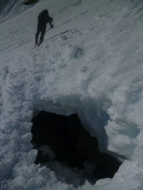 #4 Grd Miceau : La rimaye au pied du couloir terminal. Grd Miceau : La rimaye au pied du couloir terminal.