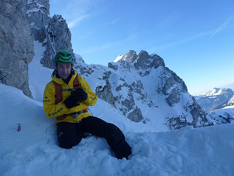 La Tour face N : Pierre a le sourire, il m'a convaincu, d'aller skier cette variante , pour finir le boulot correctement