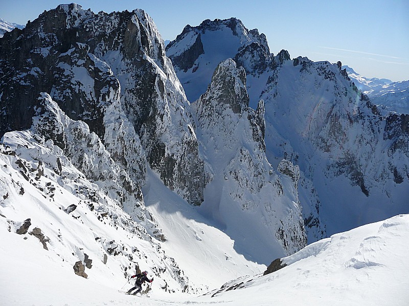 #7 Couloir S : vue sur la descente précedente, le NW ne passe pas... Couloir S : vue sur la descente précedente, le NW ne passe pas...